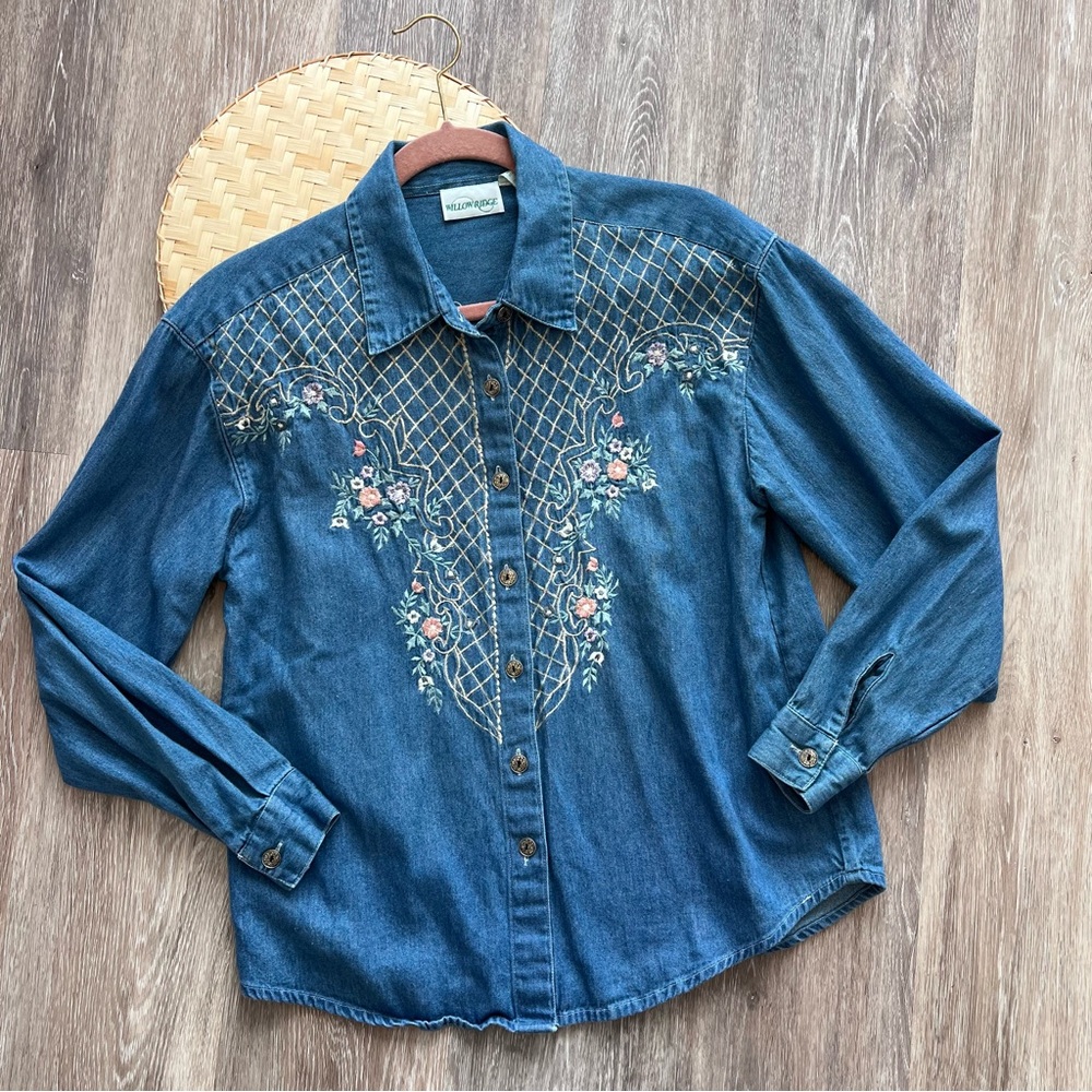 Vintage 90’s cottagecore floral embroidered‎ denim button down shirt
